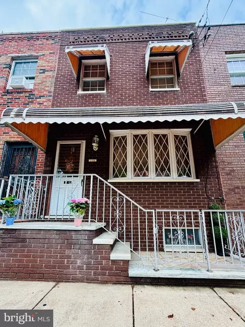 831 Moore St, Philadelphia, PA 19148