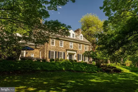 7800 Navajo St, Philadelphia, PA 19118