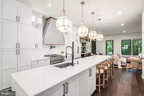 206 Kalos St, Philadelphia, PA 19128