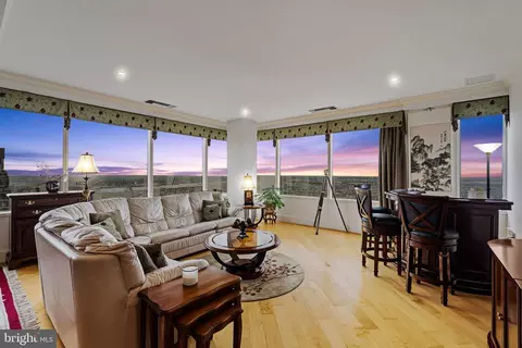 50 S 16th St #4210, Philadelphia, PA 19102