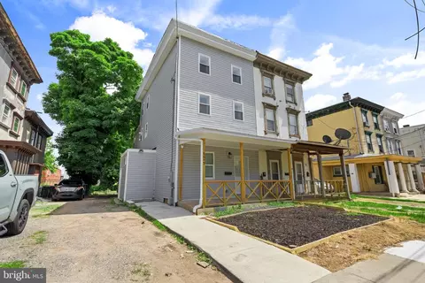 4649 Penn St, Philadelphia, PA 19124