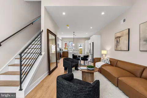 911 Emily St, Philadelphia, PA 19148