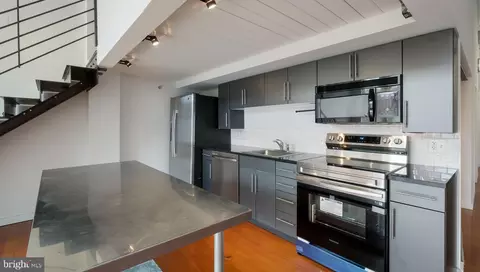 1027 Arch St #407, Philadelphia, PA 19107