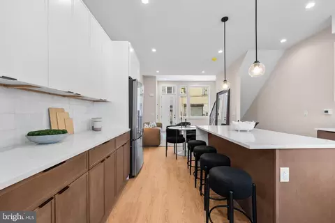 903 Emily St, Philadelphia, PA 19148