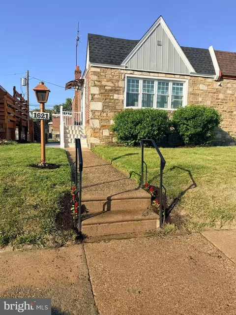 1621 Strahle St, Philadelphia, PA 19152