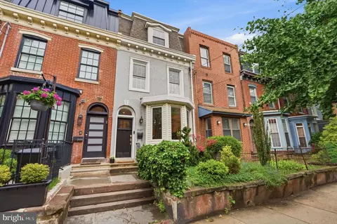 2137 Bainbridge St, Philadelphia, PA 19146
