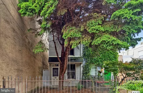 2306 E Dauphin St, Philadelphia, PA 19125