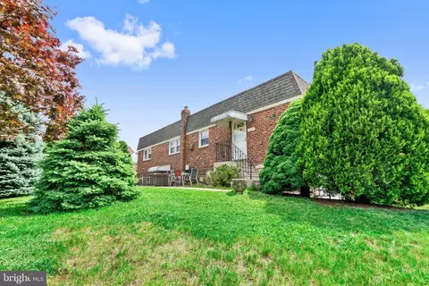 9223 Crispin St, Philadelphia, PA 19114