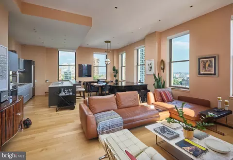 210 W Washington Sq #8SE, Philadelphia, PA 19106