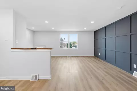 11112 Dora Dr, Philadelphia, PA 19154