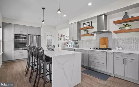 503 Ridgerun Ln, Philadelphia, PA 19111