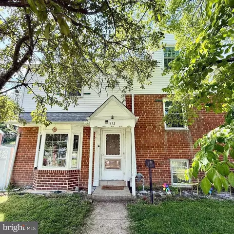 913 Lomond Ln, Philadelphia, PA 19128