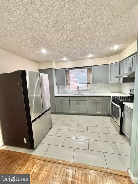 1827 Arnold St, Philadelphia, PA 19152