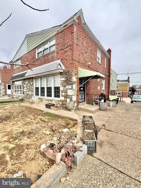 1827 Arnold St, Philadelphia, PA 19152