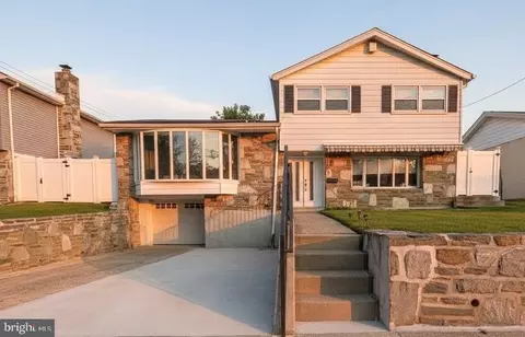 625 Renz St, Philadelphia, PA 19128