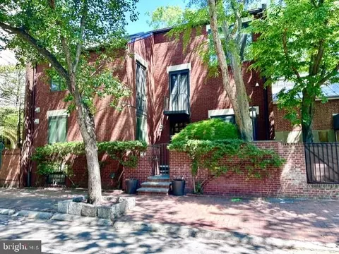 113 Pine St, Philadelphia, PA 19106
