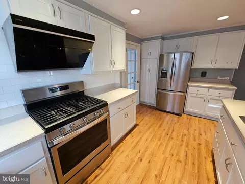 804 Marchman Rd, Philadelphia, PA 19115