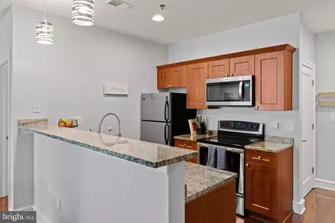 1811 Chestnut St #301, Philadelphia, PA 19103