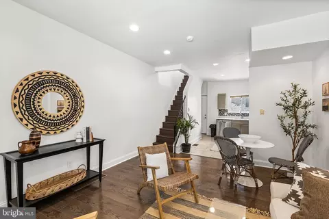 902 Emily St, Philadelphia, PA 19148