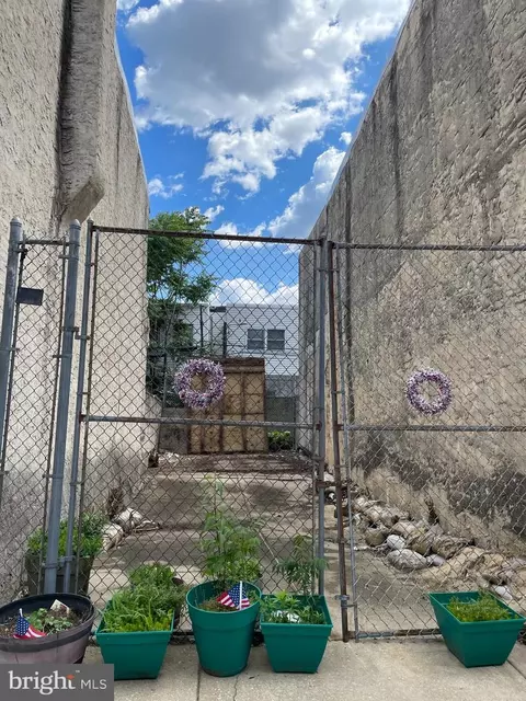 420 Mercy St, Philadelphia, PA 19148