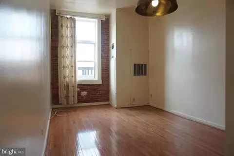1010 00 Race St #8I, Philadelphia, PA 19107