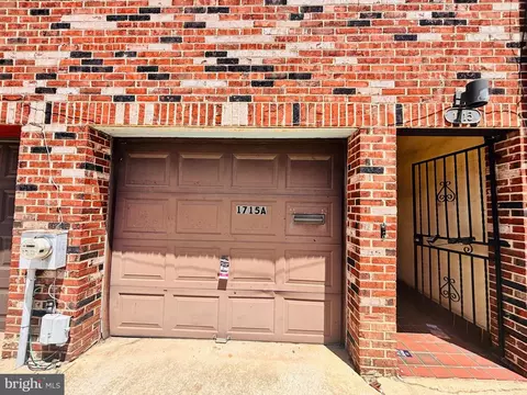 1715 Fitzwater St #A, Philadelphia, PA 19146