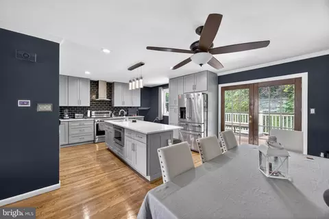 463 Pinewood Rd, Philadelphia, PA 19116