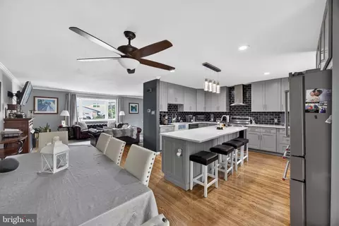 463 Pinewood Rd, Philadelphia, PA 19116