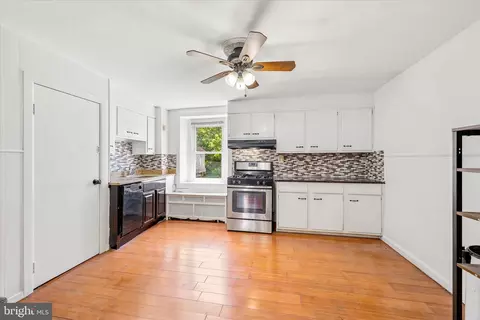 165 Levering St, Philadelphia, PA 19127