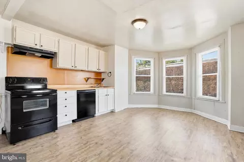 742 N 37th St, Philadelphia, PA 19104
