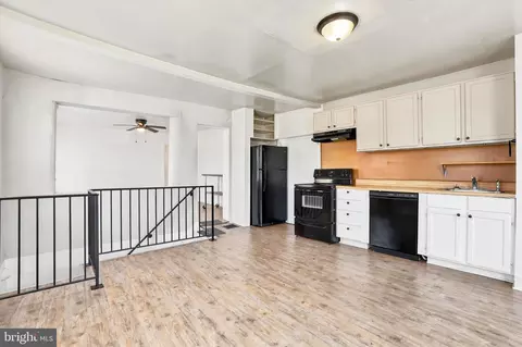 742 N 37th St, Philadelphia, PA 19104