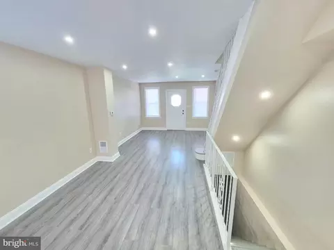 6136 Walker St, Philadelphia, PA 19135