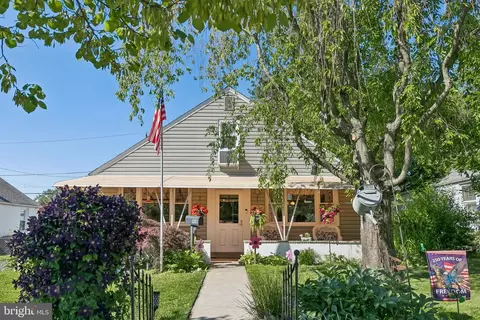 918 Griffith St, Philadelphia, PA 19111