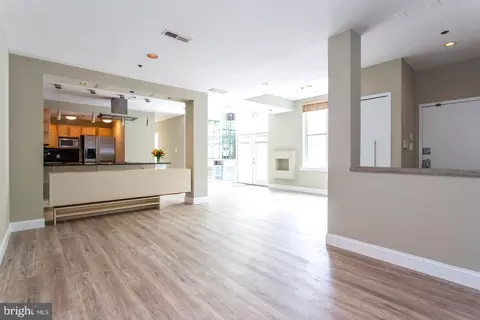 306 Cherry St #1R, Philadelphia, PA 19106