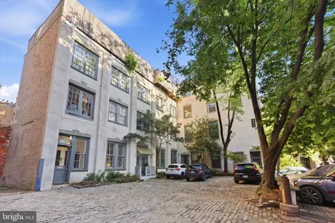 306 Cherry St #1R, Philadelphia, PA 19106