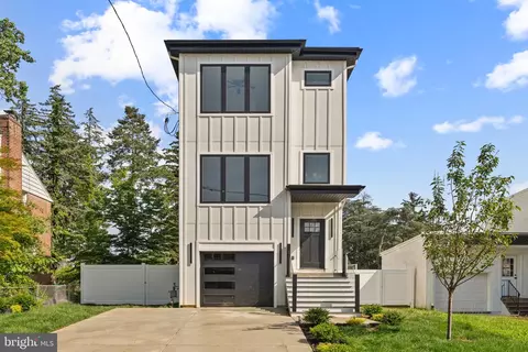 469 Aurania St, Philadelphia, PA 19129