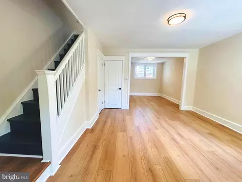 923 Edgemore Rd, Philadelphia, PA 19151