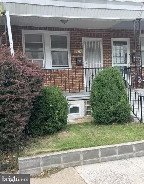 221 Linton St, Philadelphia, PA 19120