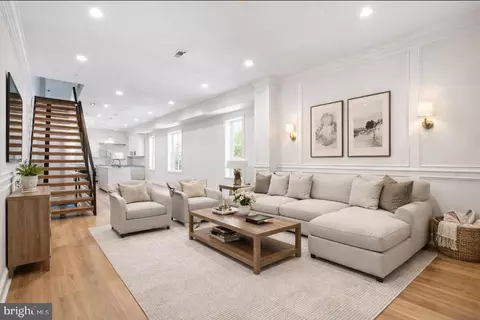 83 W Sharpnack St, Philadelphia, PA 19119