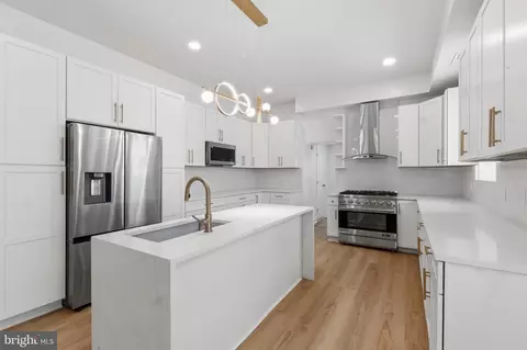 83 W Sharpnack St, Philadelphia, PA 19119