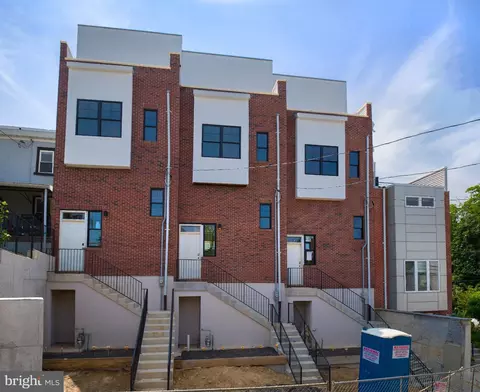 303 Fountain St, Philadelphia, PA 19128