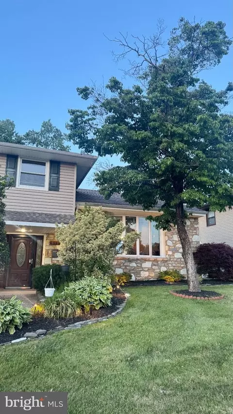 613 Oakfield Ln, Philadelphia, PA 19115