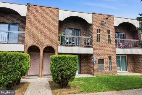2727 Rhawn St, Philadelphia, PA 19152