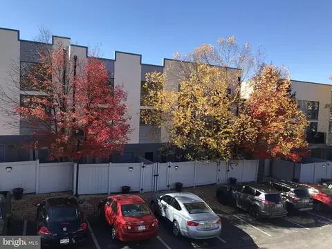 182 Gay St #303, Philadelphia, PA 19128