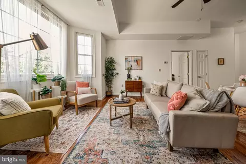 128 South St #3R, Philadelphia, PA 19147