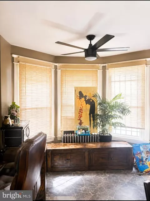 903 W Duncannon Ave, Philadelphia, PA 19141