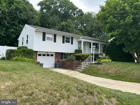 865 Morefield Rd, Philadelphia, PA 19115
