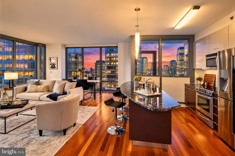 2101 Market St #3307, Philadelphia, PA 19103