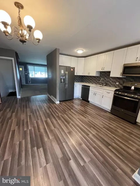 409 Seville St #A, Philadelphia, PA 19128