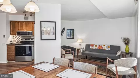 1420 Locust St #7B, Philadelphia, PA 19102